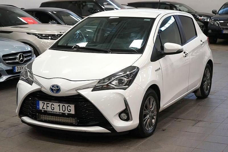 Begagnad Toyota Yaris Hybrid Active 101 HK (74 kW) 2019 Vit Halvkombi