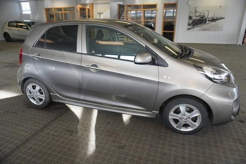Begagnad Kia Picanto 67 HK (49 kW) 2015 Grå Halvkombi
