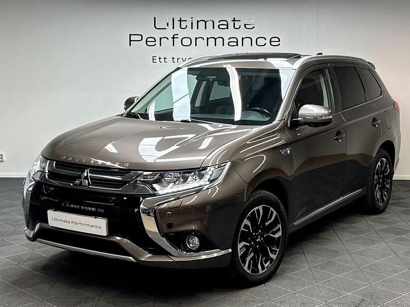 Brun Begagnad 2017 Mitsubishi Outlander SUV | 219 000 kr (Marknadspris) - Bild 1/4