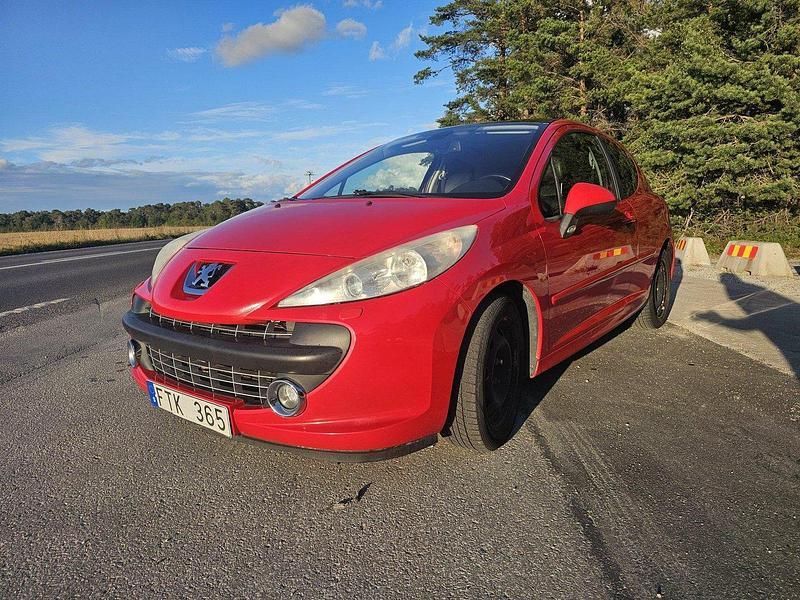 Röd Begagnad 2007 Peugeot 207 Halvkombi | 25 000 kr (Marknadspris) - Bild 1/4