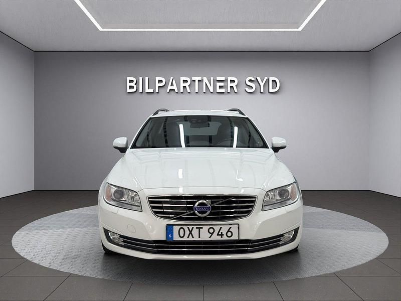Vit Begagnad 2015 Volvo V70 Momentum Kombi | 179 900 kr (Dyr) - Bild 1/4
