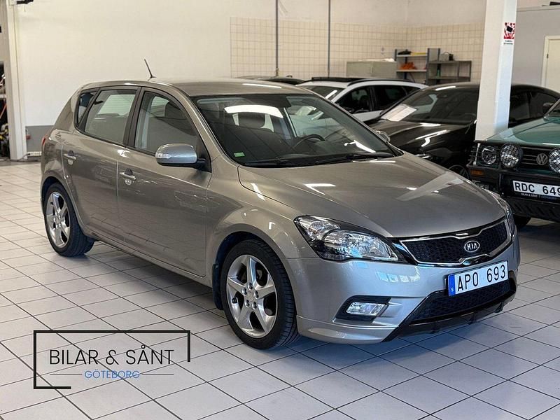 Silver Begagnad 2011 Kia Ceed Halvkombi | 89 900 kr (Marknadspris) - Bild 1/4