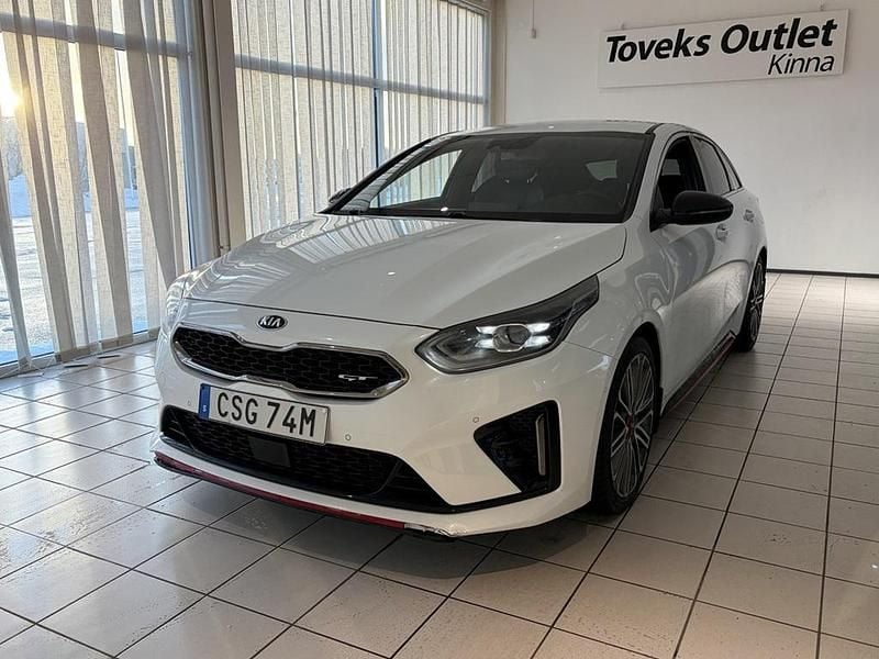 Vit Begagnad 2020 Kia ProCeed GT GT Halvkombi | 229 900 kr - Bild 1/4