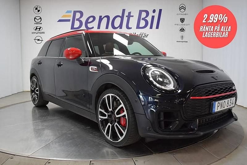 Svart Begagnad 2022 Mini John Cooper Works Clubman Kombi | 386 500 kr (Marknadspris) - Bild 1/3