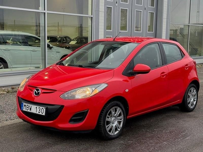 Röd Begagnad 2011 Mazda 2 Halvkombi | 59 800 kr (Marknadspris) - Bild 1/4