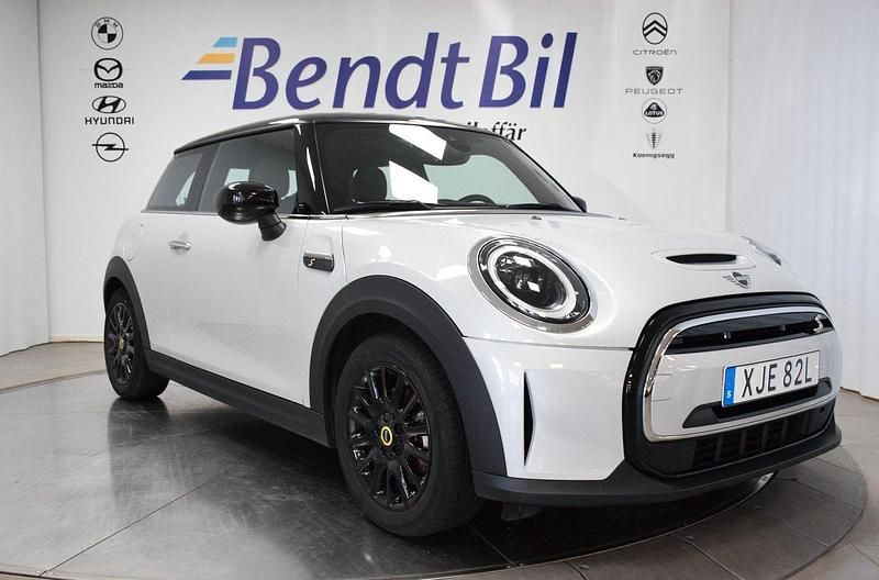 Silver Begagnad 2022 Mini Cooper SE Essential Halvkombi | 219 500 kr (Marknadspris) - Bild 1/3