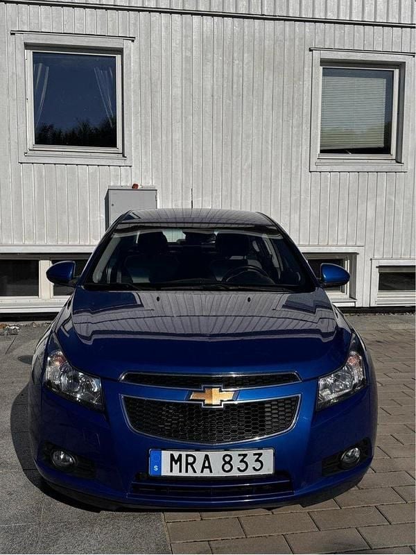 Blå Begagnad 2011 Chevrolet Cruze Sedan | 59 000 kr (Marknadspris) - Bild 1/4