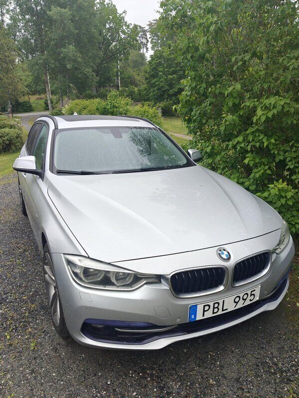 Silver Begagnad 2017 BMW 320 Kombi | 185 000 kr (Marknadspris) - Bild 1/4