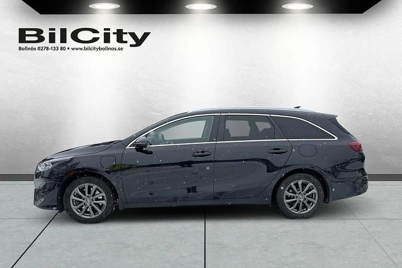 Svart Begagnad 2023 Kia Ceed Sportswagon Kombi | 289 000 kr (Dyr) - Bild 1/4