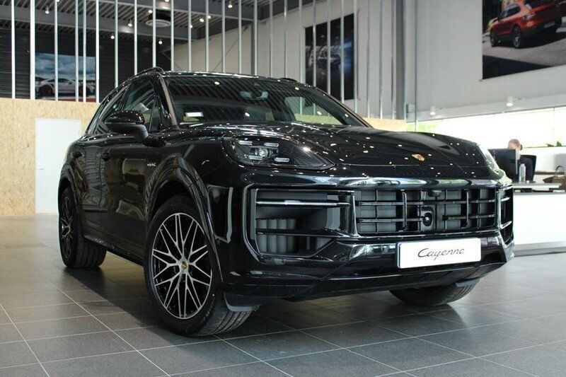 Svart Ny 2024 Porsche Cayenne SUV | 1 375 000 kr - Bild 1/4