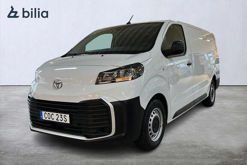 Vit Begagnad 2025 Toyota Proace Van | 369 900 kr (Marknadspris) - Bild 1/4