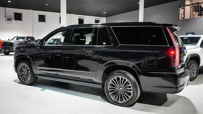 Ny Cadillac Escalade 426 HK (313 kW) 2025 Black raven SUV
