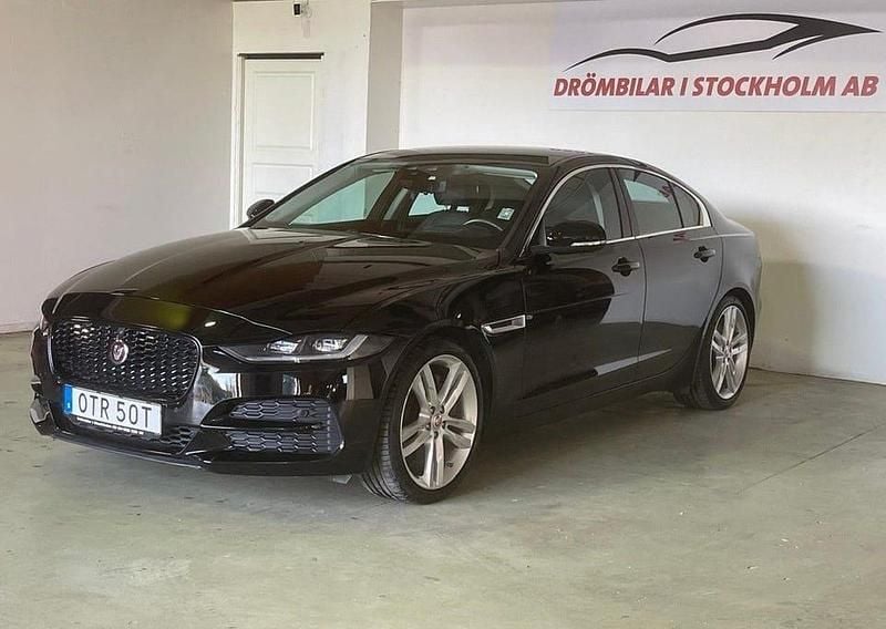Begagnad Jaguar XE 251 HK (184 kW) 2020 Svart Sedan