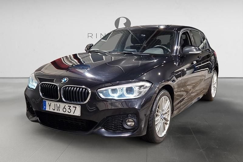 Svart Begagnad 2017 BMW 118 M Sport Halvkombi | 134 900 kr (Bra pris) - Bild 1/3