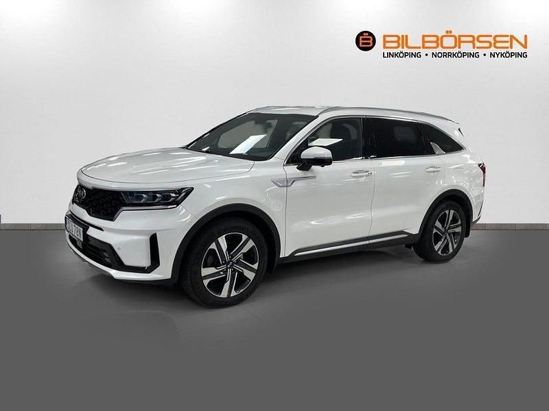Vit (/swp/ snow white pearl) Begagnad 2021 Kia Sorento Advance SUV | 409 900 kr (Marknadspris) - Bild 1/4