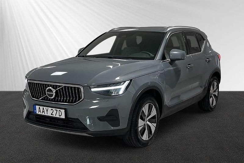 Begagnad Volvo XC40 Core 210 HK (154 kW) 2022 Grå SUV