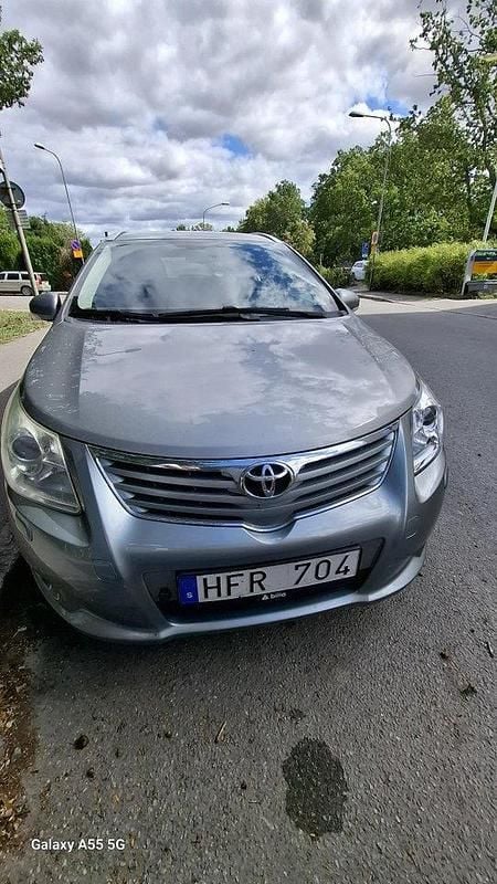 Grå Begagnad 2010 Toyota Avensis Business Edition Kombi | 45 900 kr (Bra pris) - Bild 1/4
