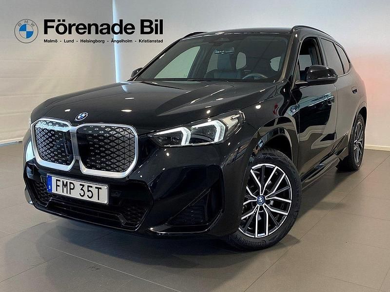 Svart Begagnad 2024 BMW iX1 M Sport SUV | 529 000 kr (Marknadspris) - Bild 1/4
