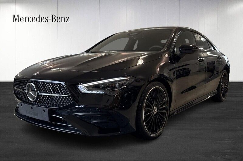 Ny 2025 Mercedes CLA200 Premium Sportkupé | 449 900 kr (Marknadspris) - Bild 1/4