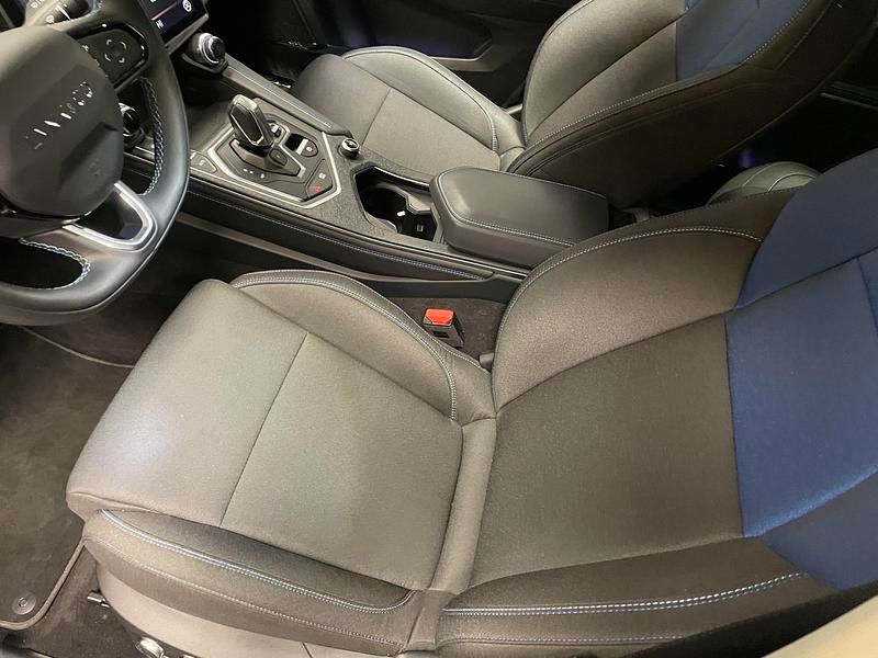 Begagnad Lynk & Co 01 264 HK (194 kW) 2022 Blå SUV