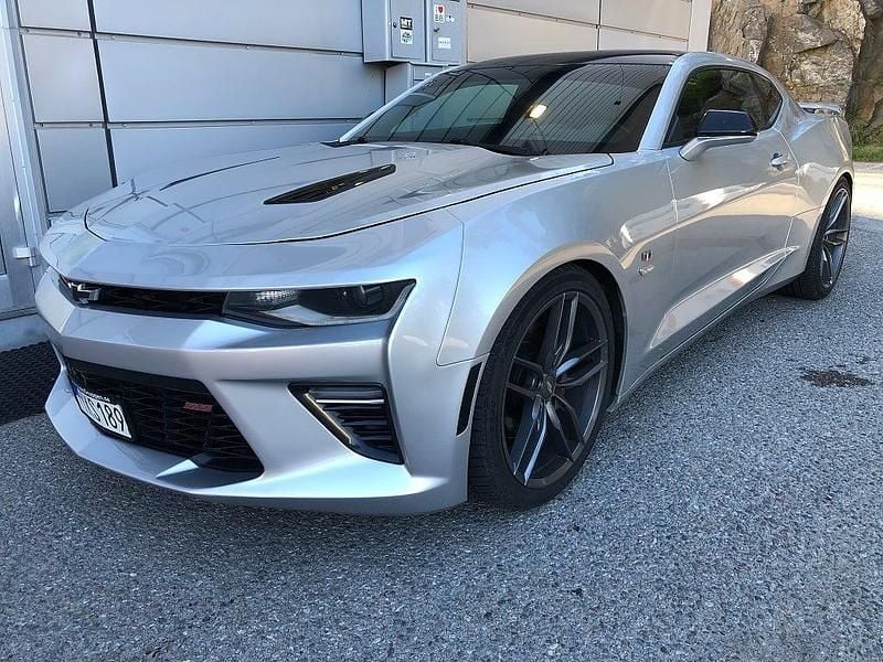 Silver Begagnad 2016 Chevrolet Camaro SS LT Sportkupé | 349 900 kr - Bild 1/4