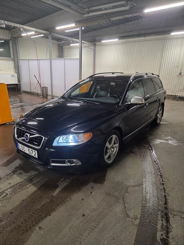 Begagnad 2011 Volvo V70 Kombi | 82 500 kr (Lite dyr) - Bild 1/4