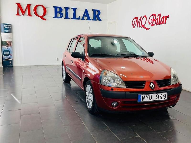 Röd Begagnad 2005 Renault Clio II Halvkombi | 29 900 kr (Marknadspris) - Bild 1/4