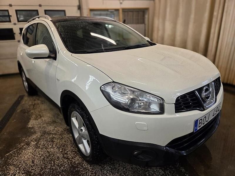 Vit Begagnad 2013 Nissan Qashqai +2 SUV | 69 900 kr (Marknadspris) - Bild 1/4