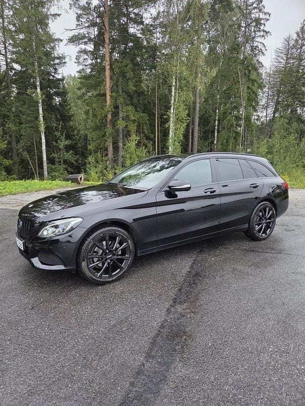Svart Begagnad 2015 Mercedes C220 Kombi | 144 900 kr (Bra pris) - Bild 1/4
