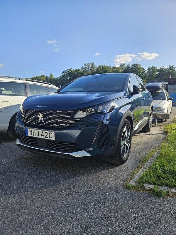 Blå Begagnad 2022 Peugeot 3008 Allure SUV | 239 000 kr (Marknadspris) - Bild 1/3