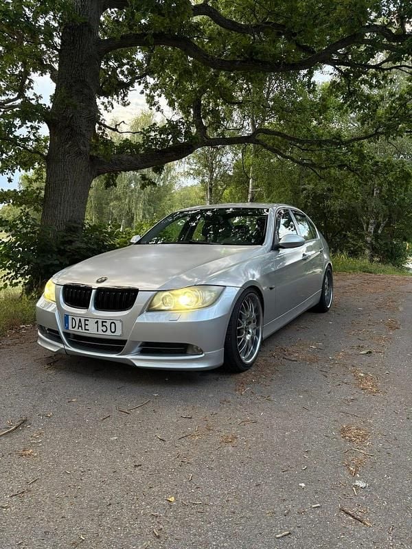 Begagnad 2005 BMW 330 Sedan | 56 000 kr (Superpris) - Bild 1/4