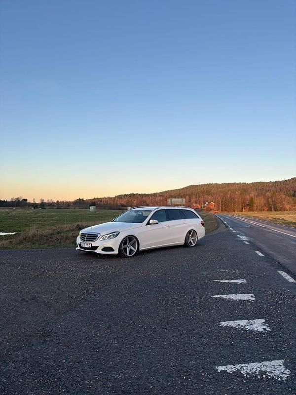 Vit Begagnad 2014 Mercedes E220 | 165 000 kr (Dyr) - Bild 1/3