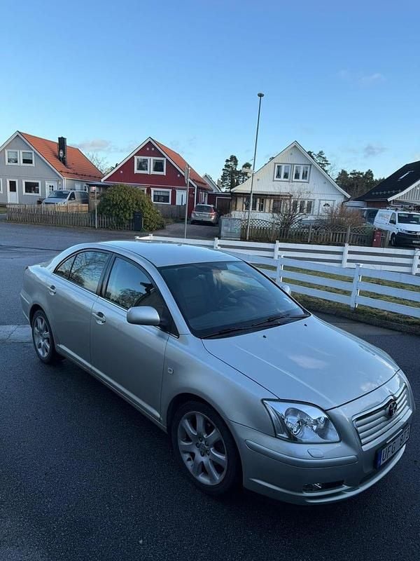 Begagnad 2003 Toyota Avensis Sedan | 25 000 kr (Superpris) - Bild 1/4