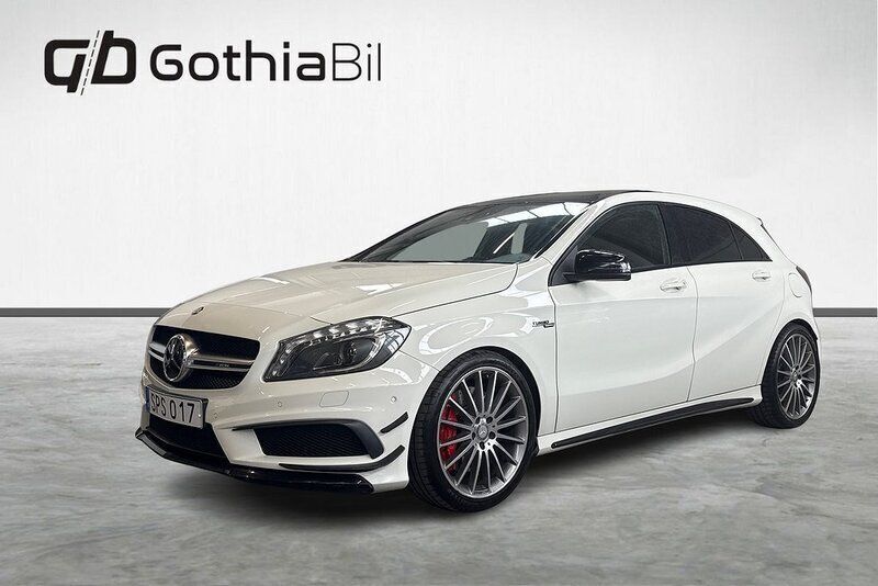 Vit Begagnad 2014 Mercedes A45 AMG AMG Halvkombi | 264 900 kr (Marknadspris) - Bild 1/4