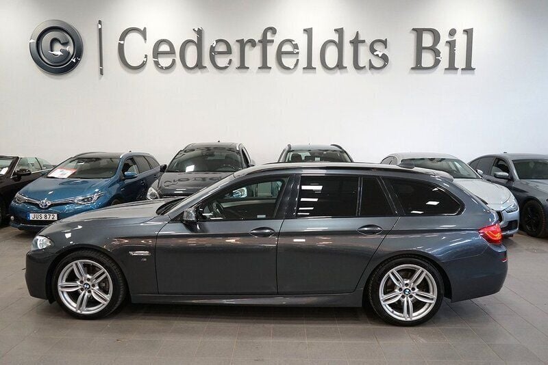 Grå Begagnad 2017 BMW 520 M Sport Kombi | 239 800 kr (Marknadspris) - Bild 1/3