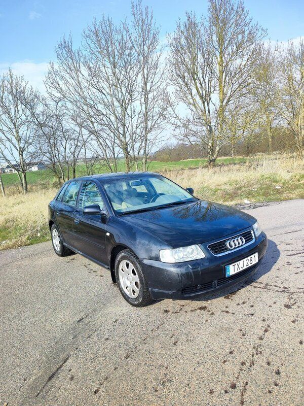 Svart Begagnad 2003 Audi A3 Halvkombi | 18 000 kr (Marknadspris) - Bild 1/4