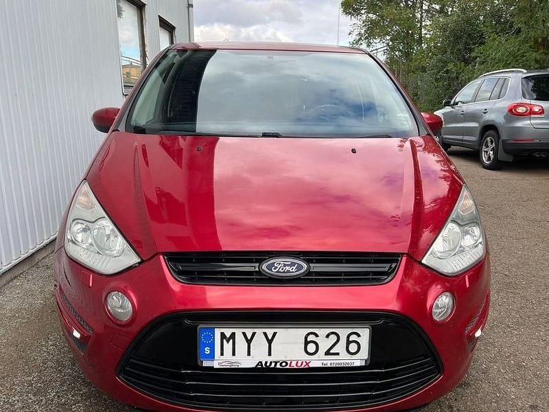 Begagnad Ford S-MAX Sport 141 HK (103 kW) 2013 Röd Minibuss