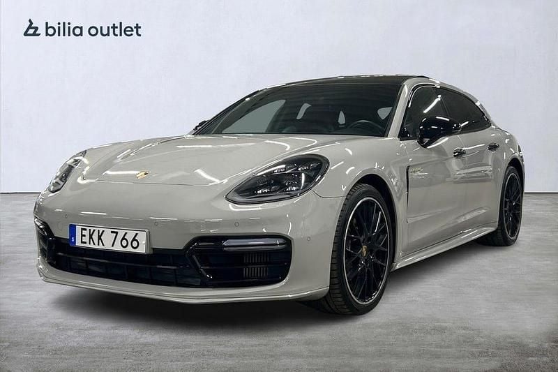 Grå Begagnad 2018 Porsche Panamera 4 Sport Turismo Sedan | 589 900 kr (Dyr) - Bild 1/3
