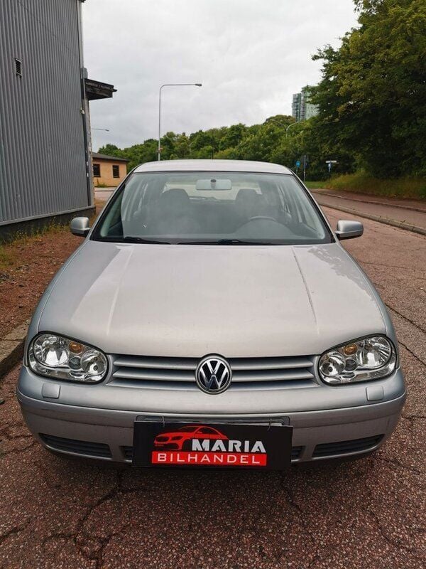 Ljusgrå Begagnad 2000 VW Golf IV Highline Halvkombi | 23 000 kr (Dyr) - Bild 1/4