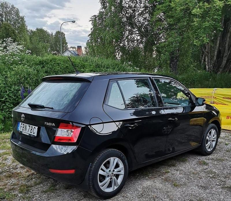 Begagnad 2019 Skoda Fabia Halvkombi | 115 000 kr (Marknadspris) - Bild 1/2