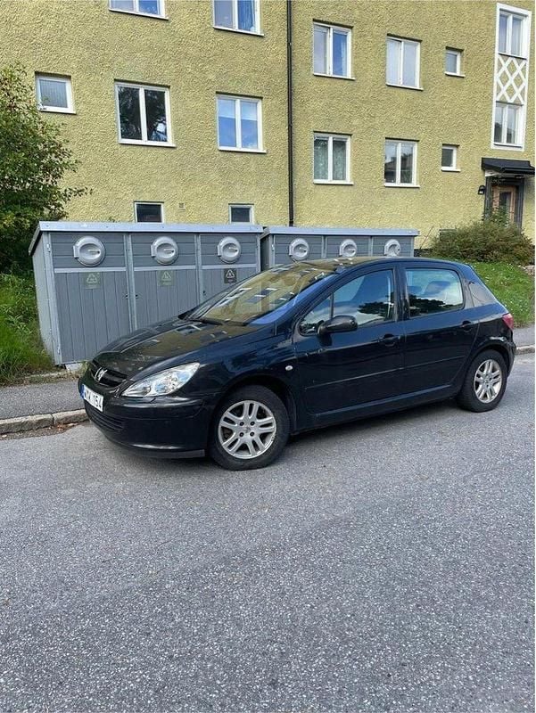 Svart Begagnad 2005 Peugeot 307 Halvkombi | 9 500 kr (Superpris) - Bild 1/4