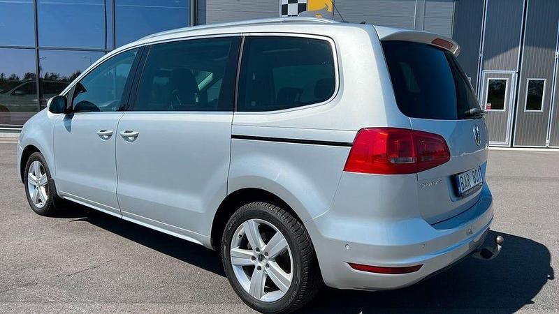 Begagnad VW Sharan 141 HK (103 kW) 2011 Silver Minibuss