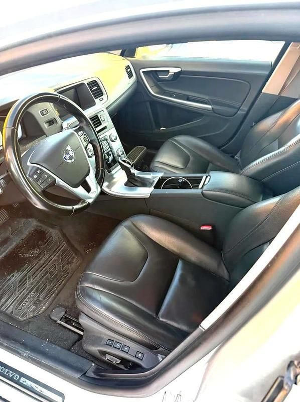 Begagnad 2015 Volvo V60 Kombi | 150 000 kr (Marknadspris) - Bild 1/2