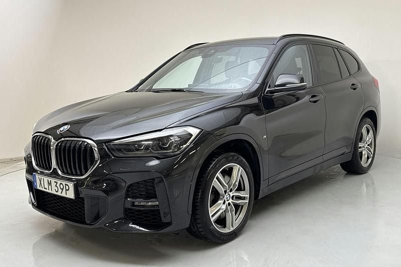 Svart Begagnad 2020 BMW X1 Shadowline SUV | 250 000 kr (Superpris) - Bild 1/4