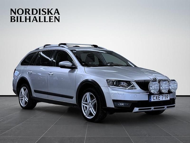 Silver Begagnad 2015 Skoda Octavia Scout Business Line Kombi | 144 795 kr (Marknadspris) - Bild 1/4