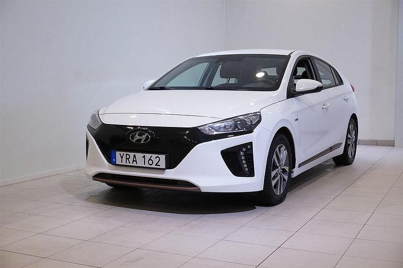 Vit Begagnad 2018 Hyundai Ioniq Comfort Sedan | 134 900 kr (Lite dyr) - Bild 1/4