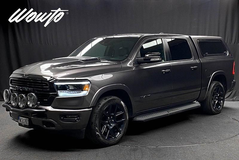 Mörkgrå (grå) Begagnad 2022 Dodge Ram Pickup | 819 800 kr (Dyr) - Bild 1/3