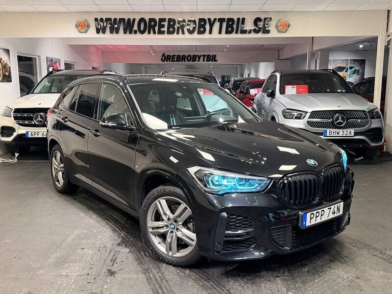 Svart Begagnad 2021 BMW X1 M Sport SUV | 369 500 kr (Lite dyr) - Bild 1/4