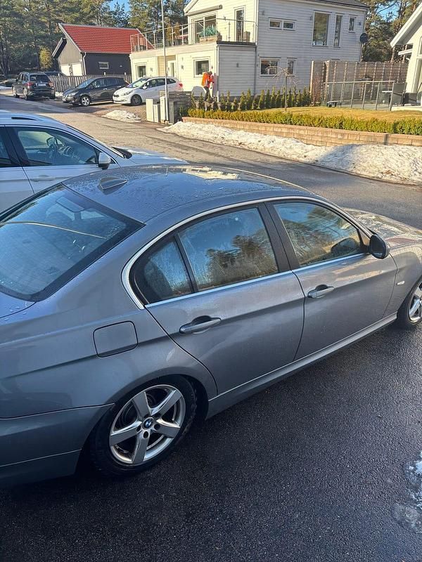 Begagnad BMW 325 218 HK (160 kW) 2011 Sedan