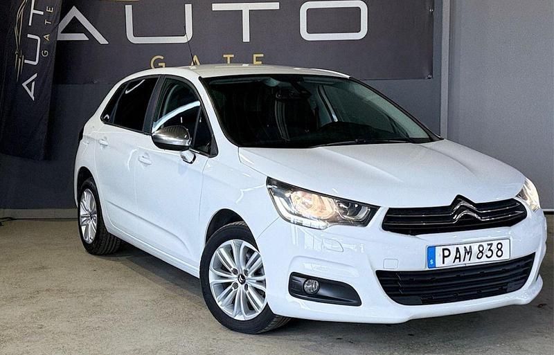 Vit Begagnad 2016 Citroën C4 Halvkombi | 74 900 kr (Marknadspris) - Bild 1/4